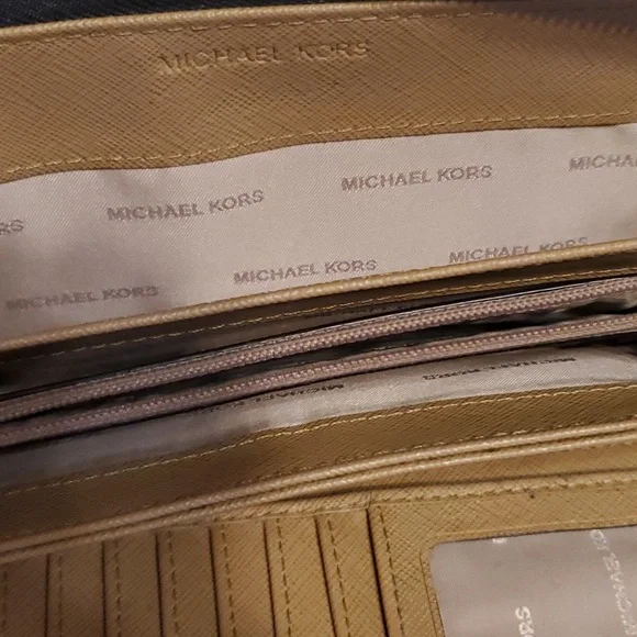 Michael Kors Black Wallet/Wristlet - Picture 7 of 8